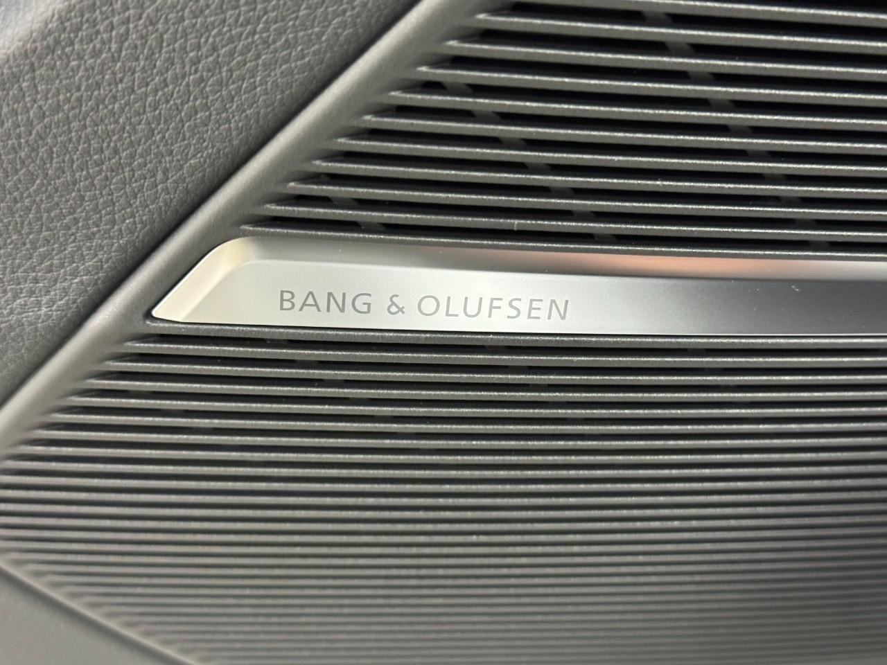 Audi Q7 Vehicle Full-screen Gallery Image 27