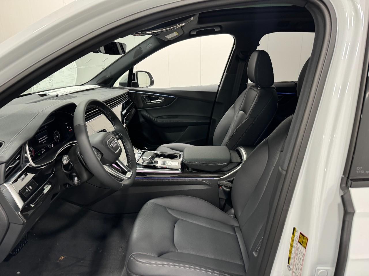 Audi Q7 Vehicle Full-screen Gallery Image 28