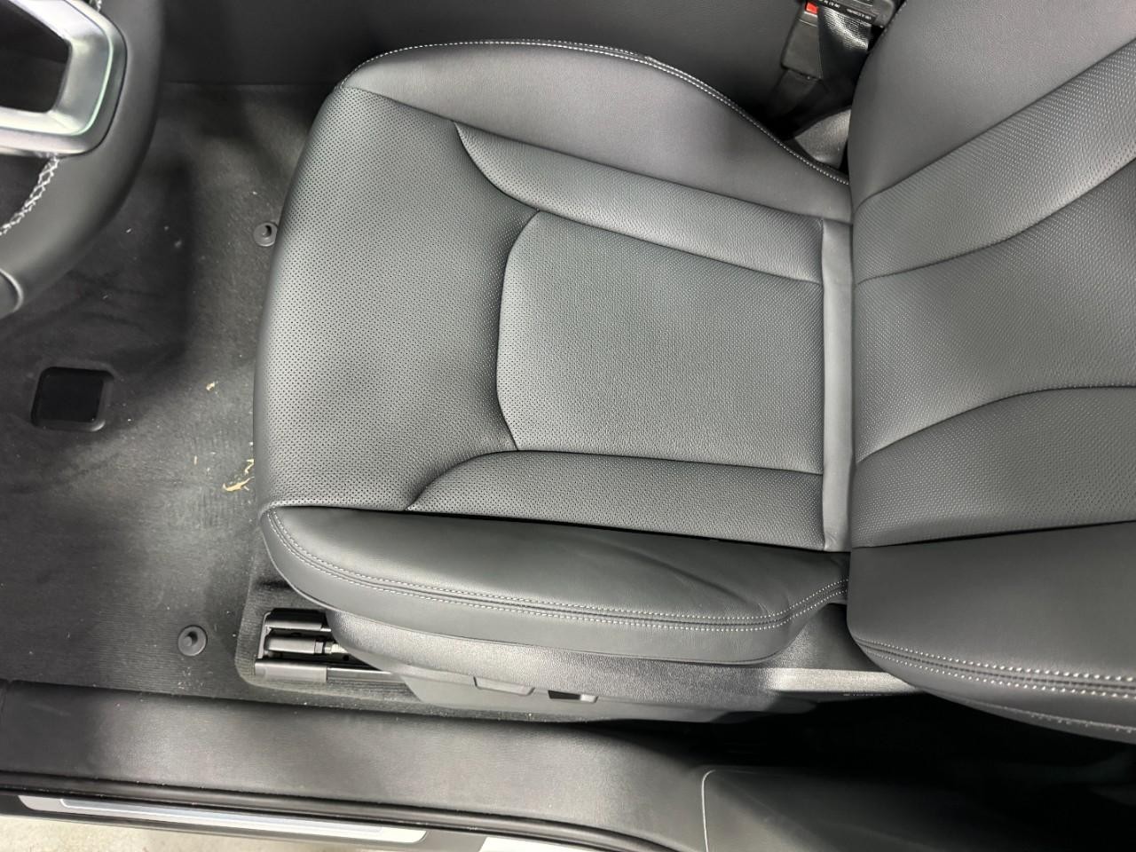 Audi Q7 Vehicle Full-screen Gallery Image 29