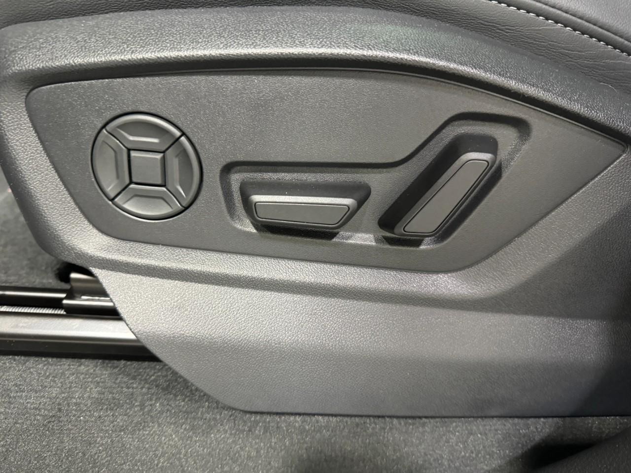 Audi Q7 Vehicle Full-screen Gallery Image 30