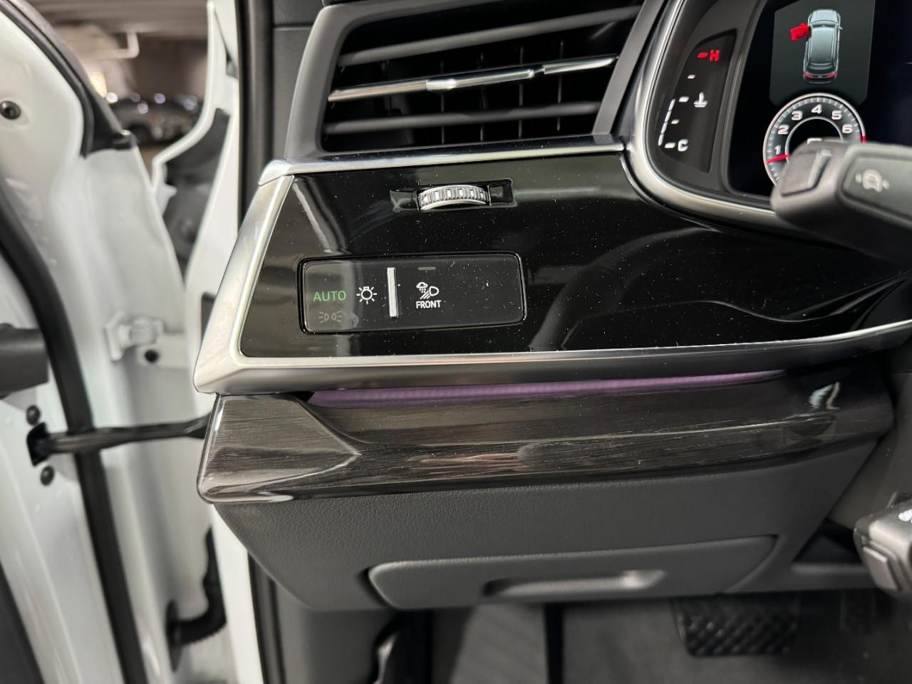 Audi Q7 Vehicle Full-screen Gallery Image 31