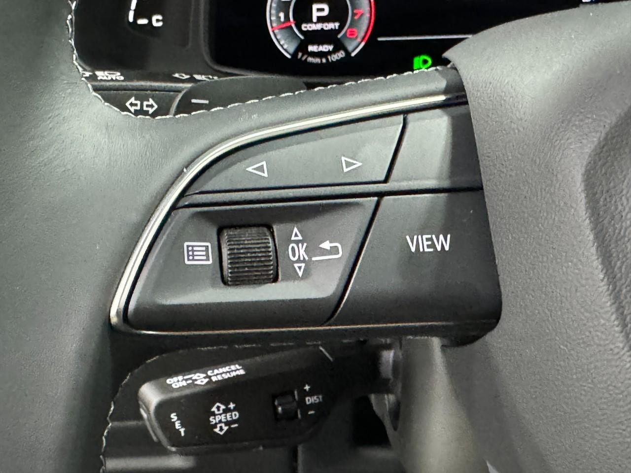 Audi Q7 Vehicle Full-screen Gallery Image 33