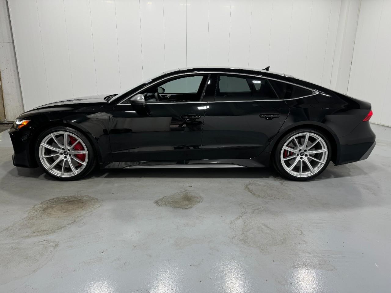 Audi RS 7 Vehicle Full-screen Gallery Image 2