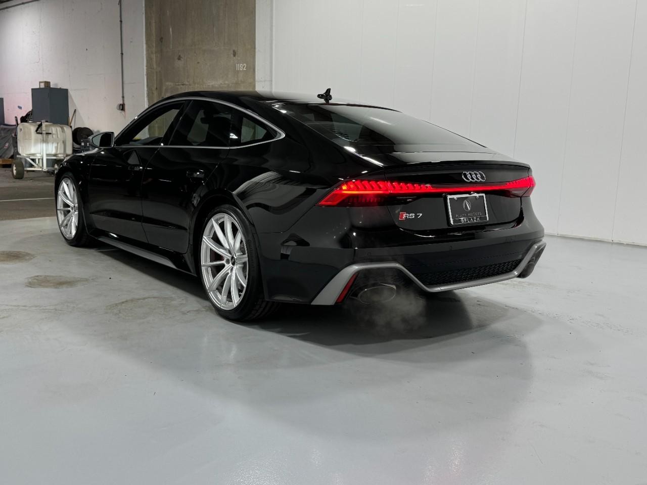 Audi RS 7 Vehicle Full-screen Gallery Image 3