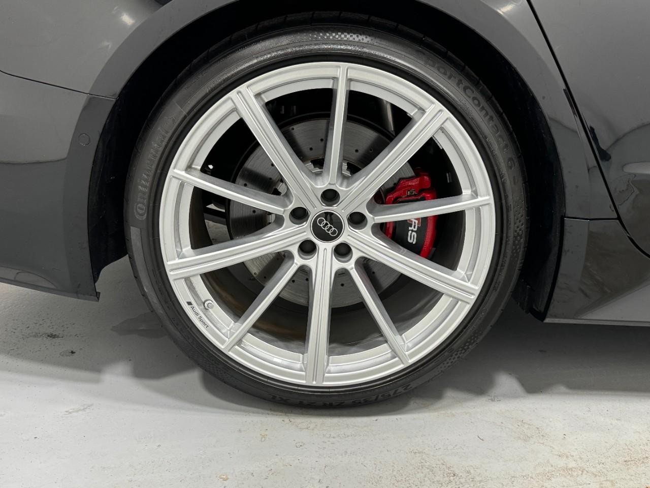 Audi RS 7 Vehicle Full-screen Gallery Image 5