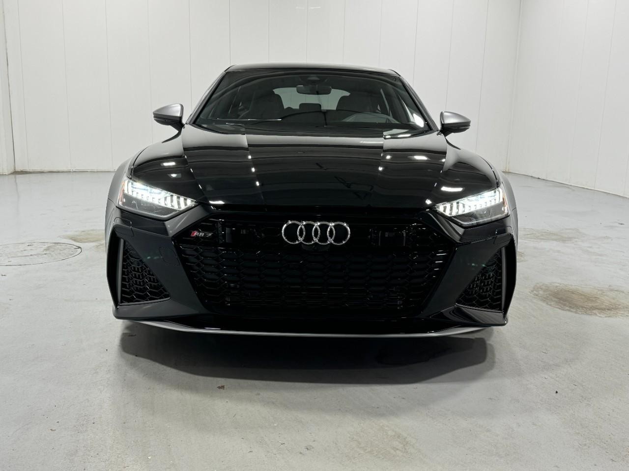 Audi RS 7 Vehicle Full-screen Gallery Image 7