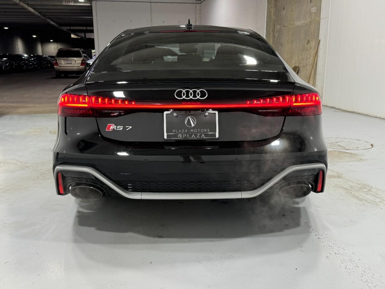 Audi RS 7 Vehicle Full-screen Gallery Image 9