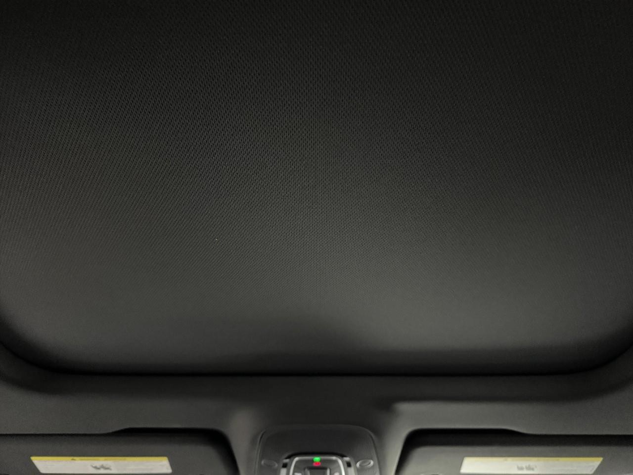 Audi RS 7 Vehicle Full-screen Gallery Image 12