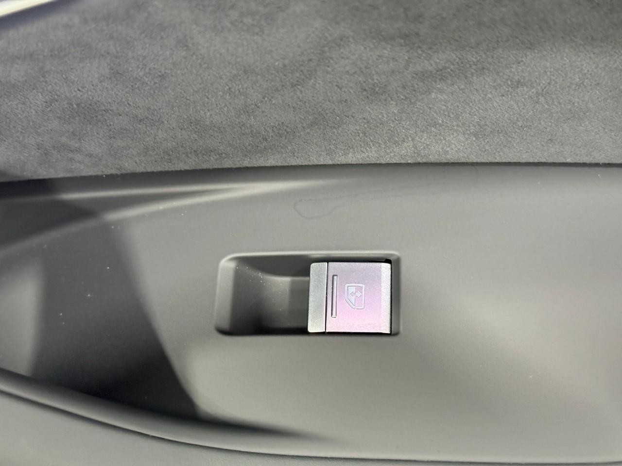 Audi RS 7 Vehicle Full-screen Gallery Image 23