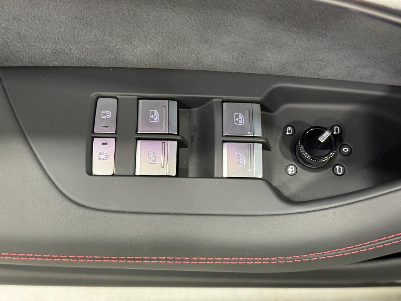 Audi RS 7 Vehicle Full-screen Gallery Image 26