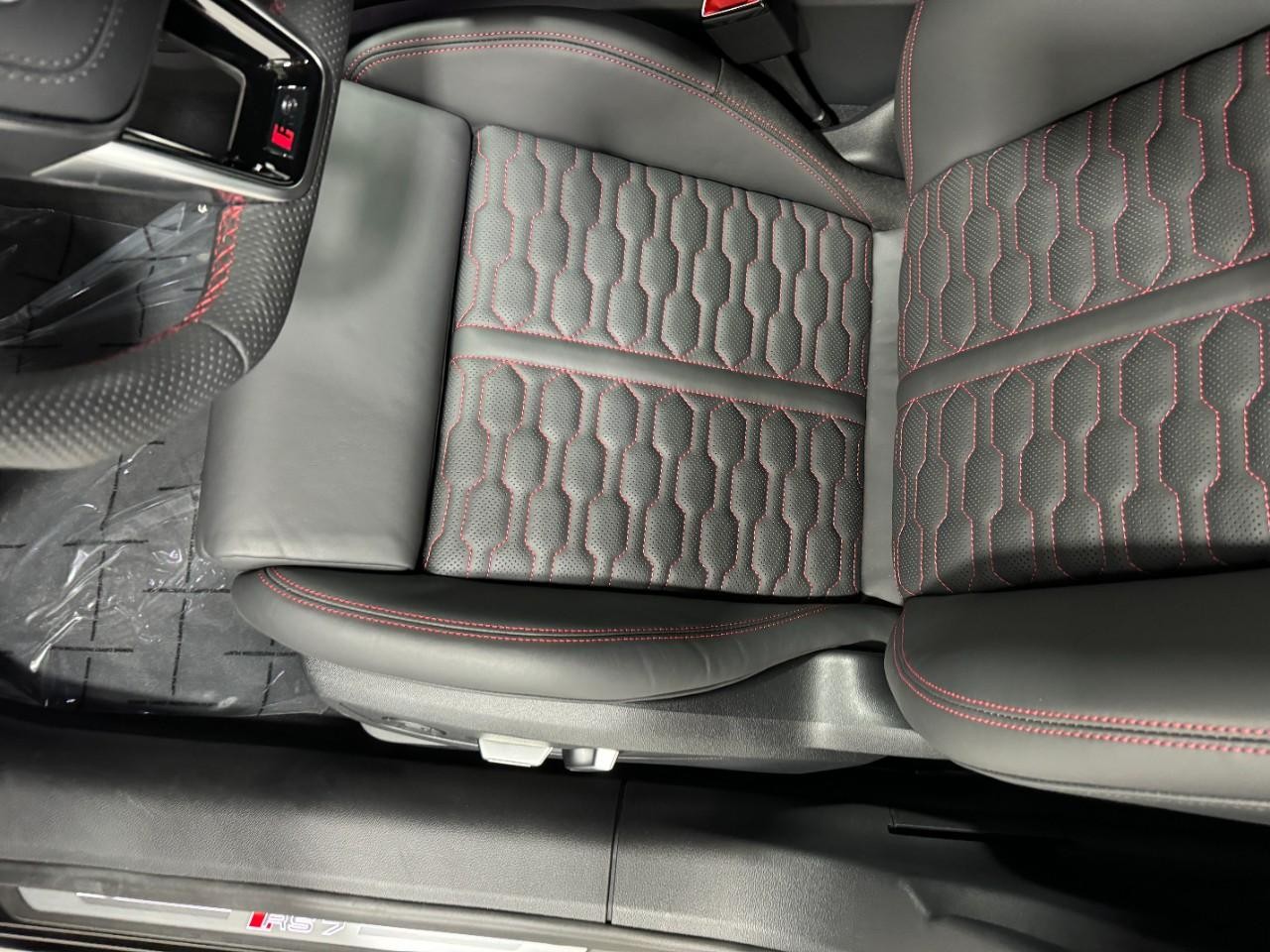 Audi RS 7 Vehicle Full-screen Gallery Image 30