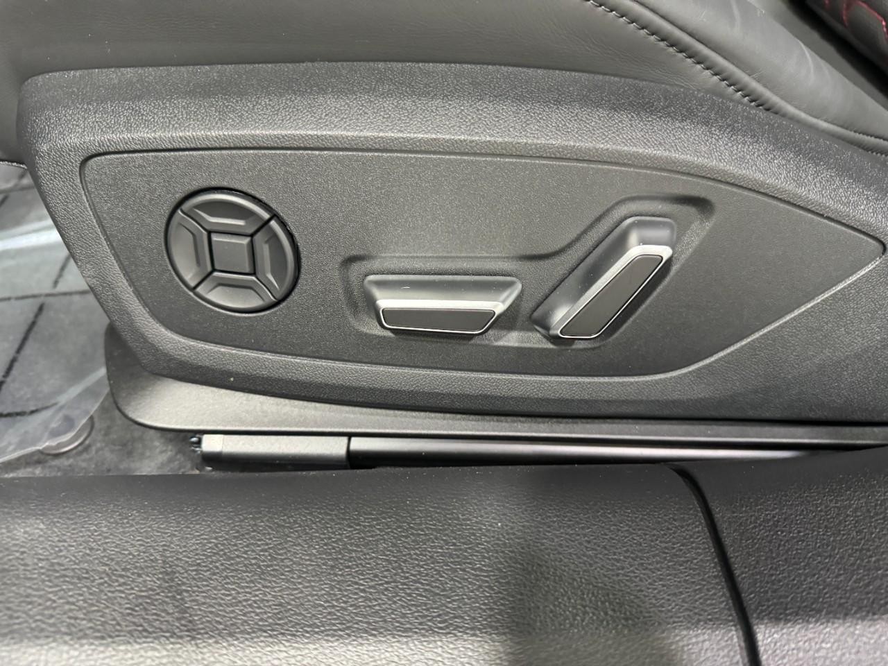 Audi RS 7 Vehicle Full-screen Gallery Image 31