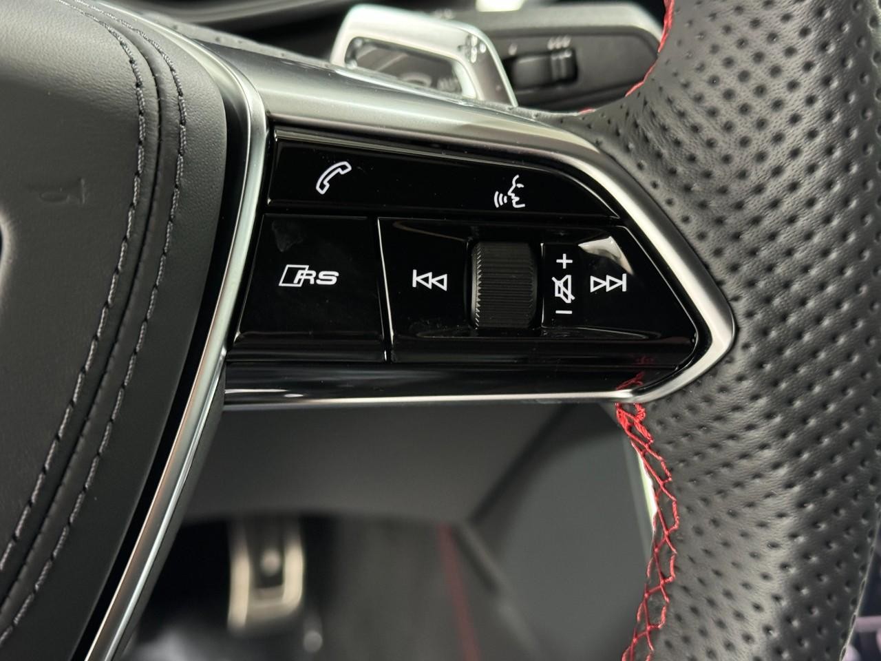 Audi RS 7 Vehicle Full-screen Gallery Image 35