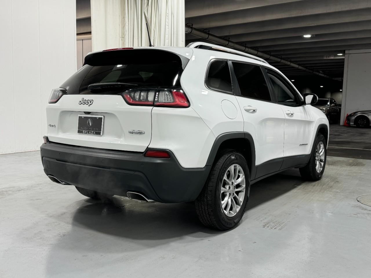 Jeep Cherokee Vehicle Full-screen Gallery Image 4