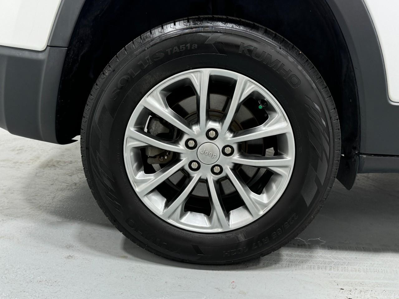 Jeep Cherokee Vehicle Full-screen Gallery Image 5