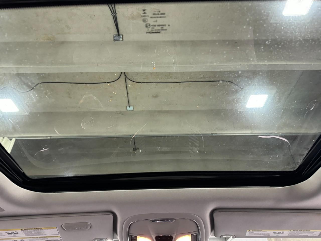 Jeep Cherokee Vehicle Full-screen Gallery Image 11