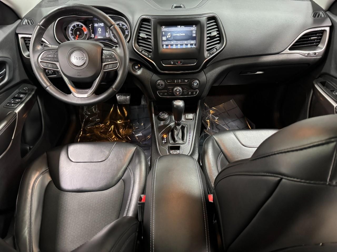 Jeep Cherokee Vehicle Full-screen Gallery Image 12