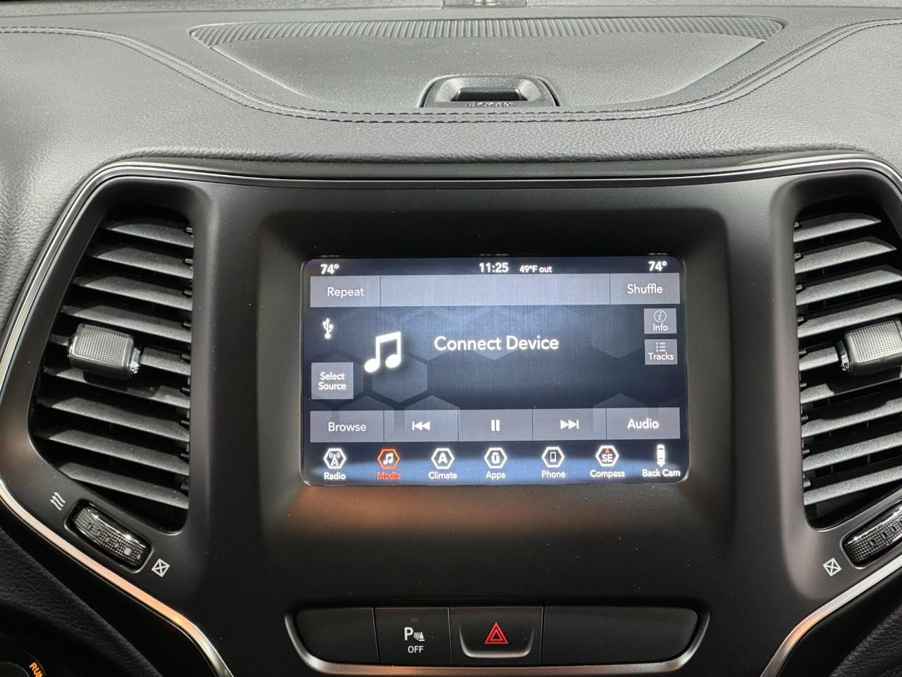 Jeep Cherokee Vehicle Full-screen Gallery Image 14