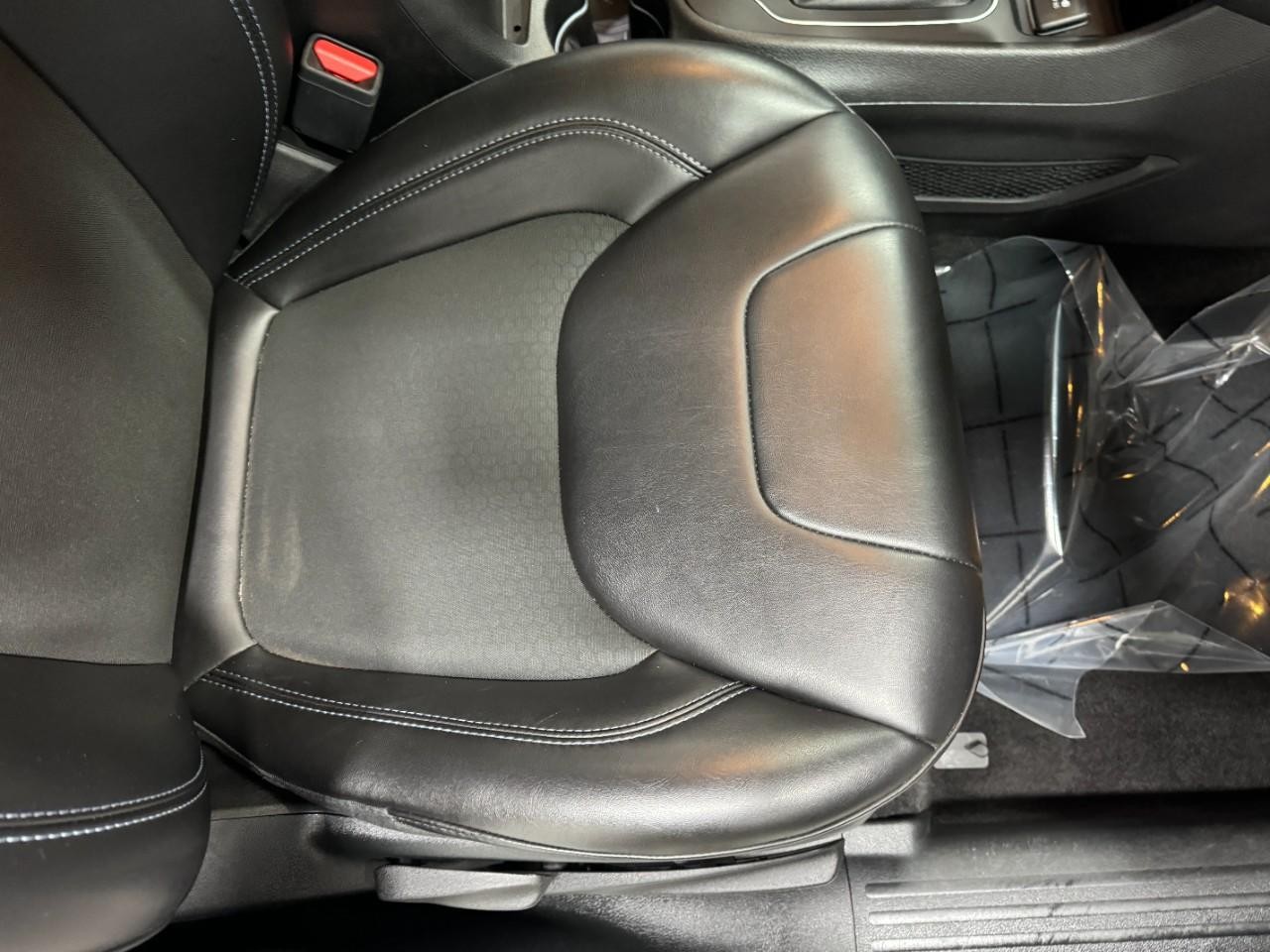 Jeep Cherokee Vehicle Full-screen Gallery Image 19