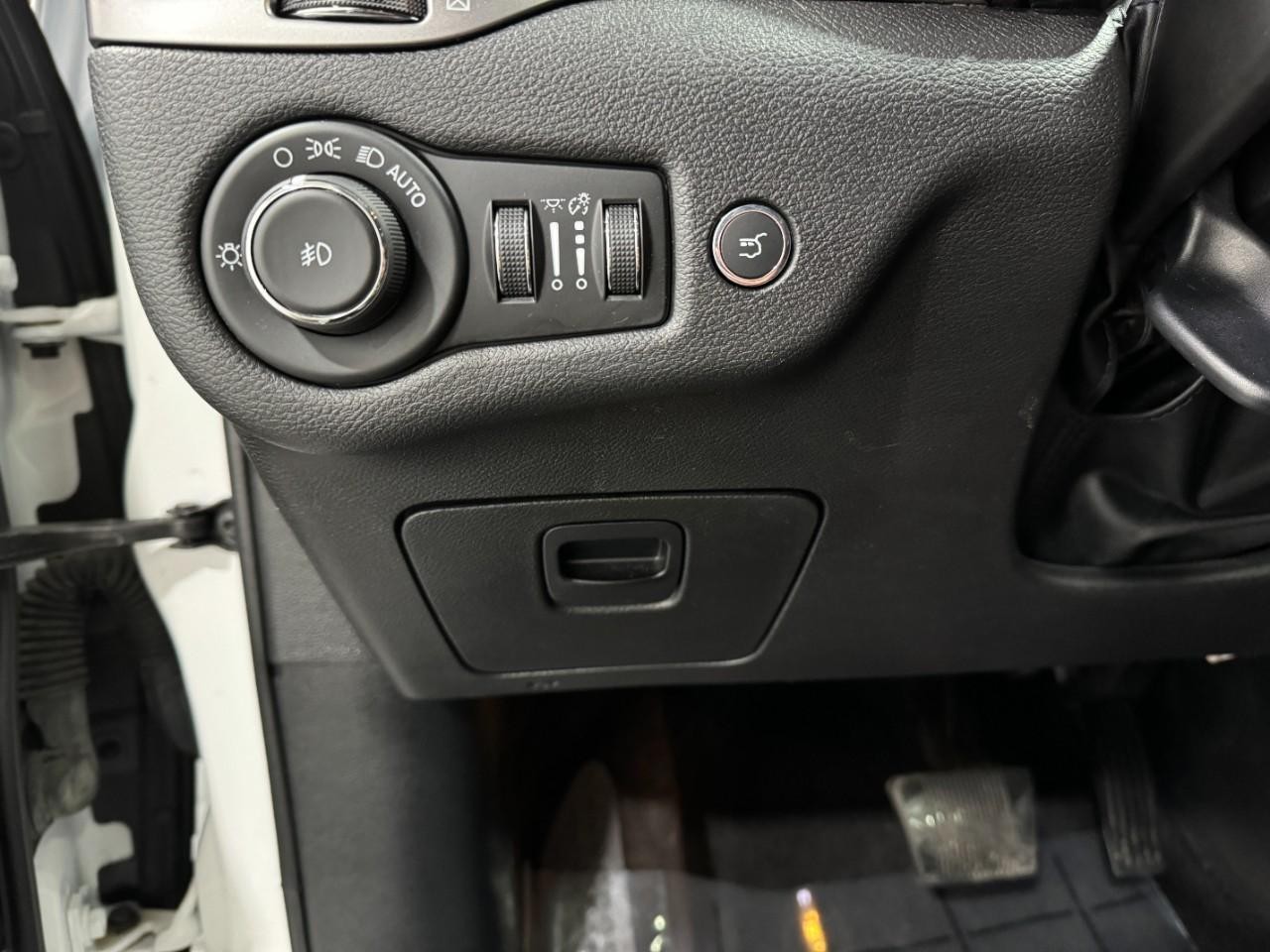 Jeep Cherokee Vehicle Full-screen Gallery Image 26