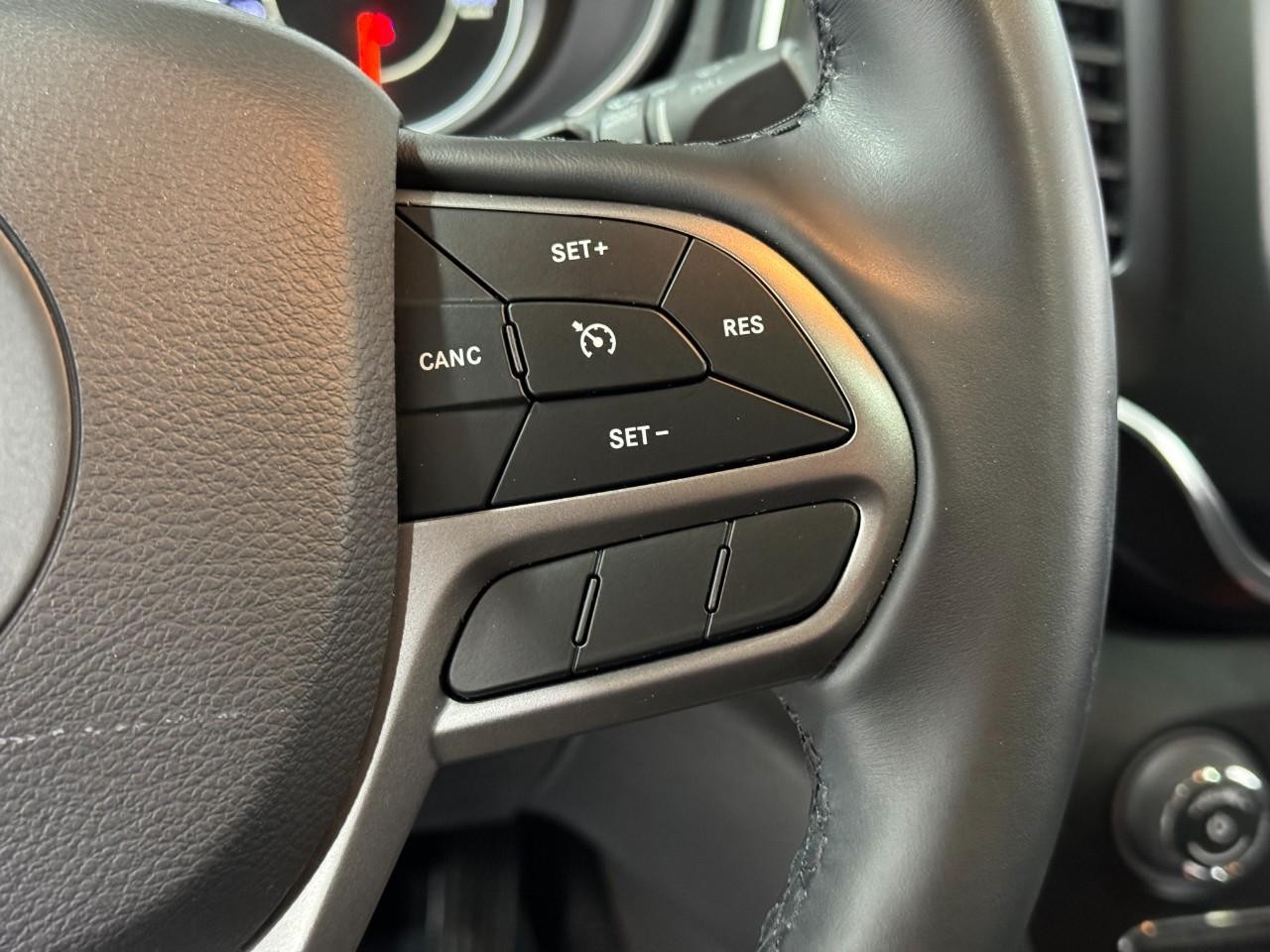 Jeep Cherokee Vehicle Full-screen Gallery Image 28