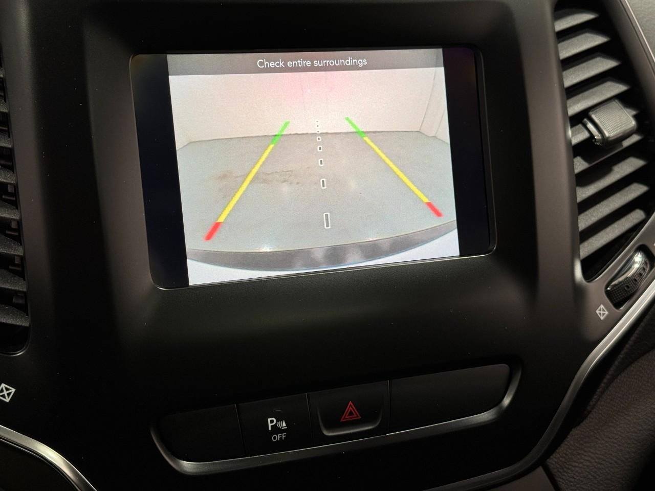 Jeep Cherokee Vehicle Full-screen Gallery Image 30