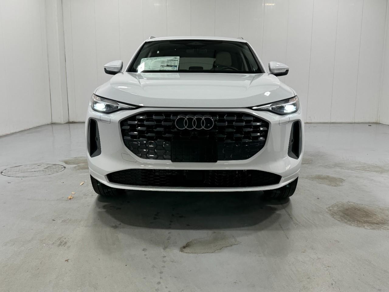 Audi Q5 Vehicle Full-screen Gallery Image 7