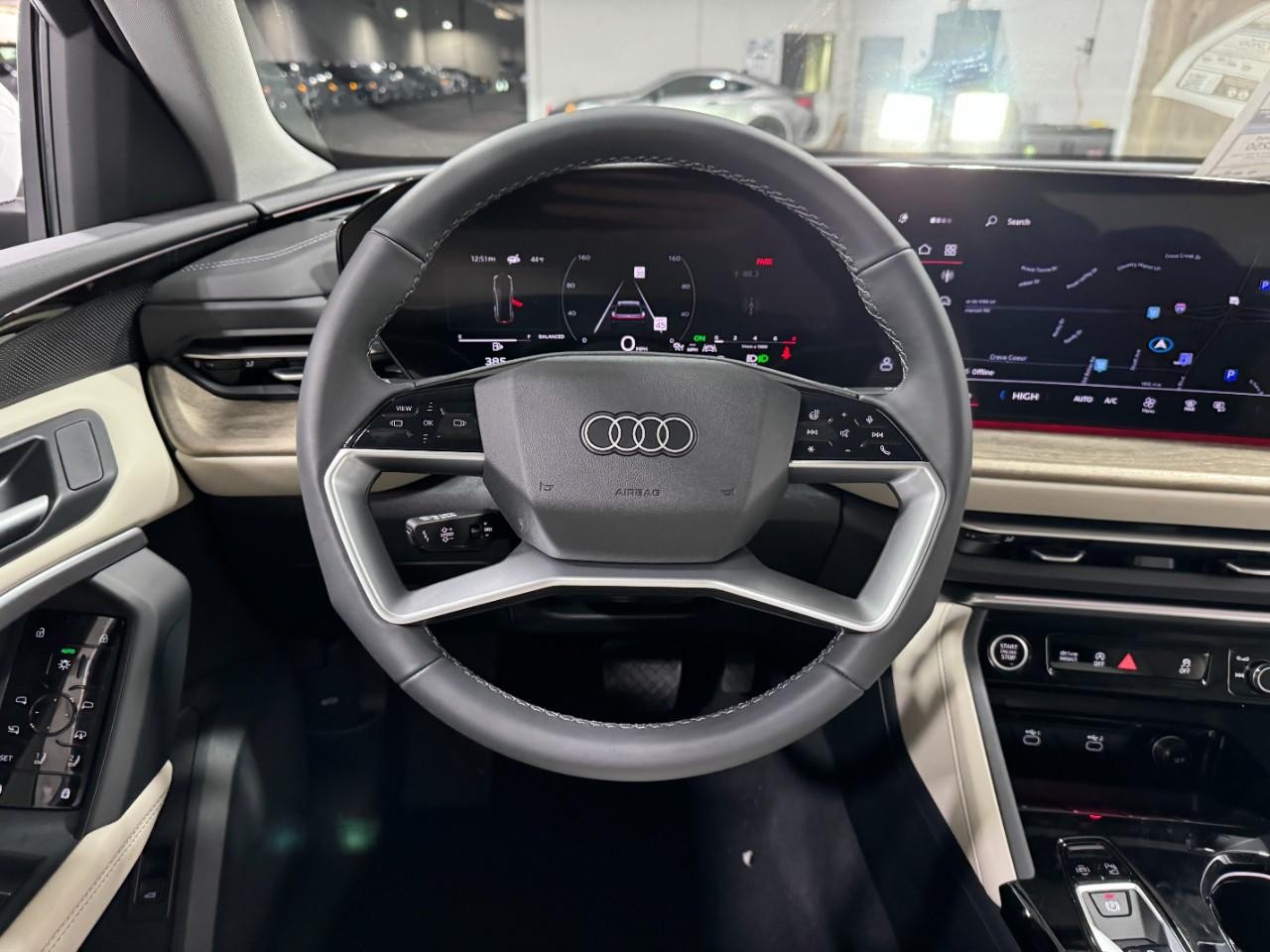 Audi Q5 Vehicle Full-screen Gallery Image 13