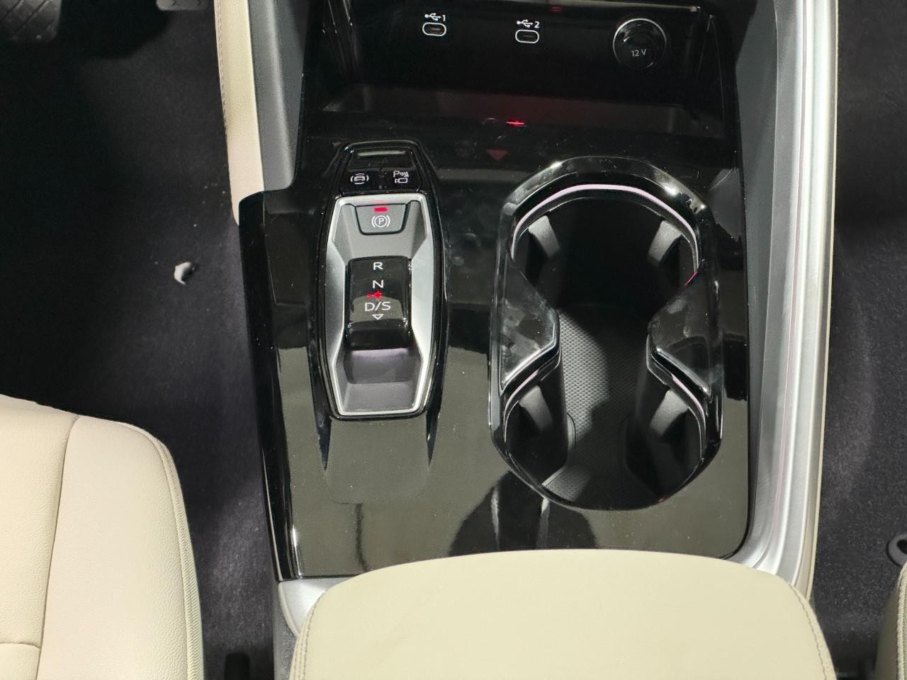 Audi Q5 Vehicle Full-screen Gallery Image 15