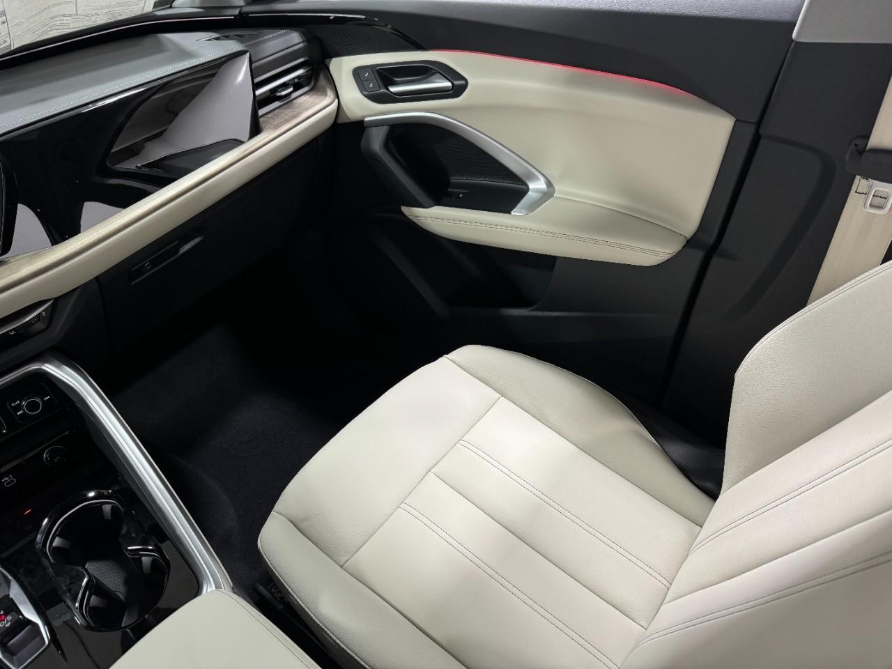 Audi Q5 Vehicle Full-screen Gallery Image 16