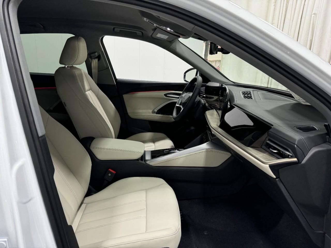 Audi Q5 Vehicle Full-screen Gallery Image 17