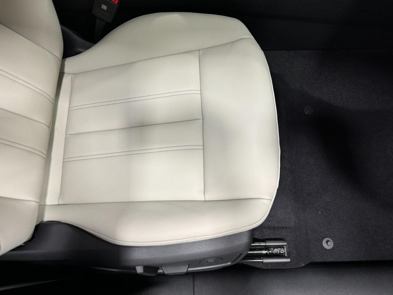 Audi Q5 Vehicle Full-screen Gallery Image 18