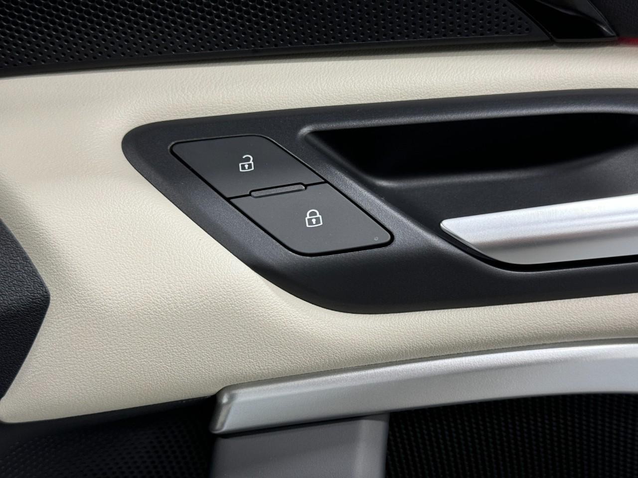 Audi Q5 Vehicle Full-screen Gallery Image 20