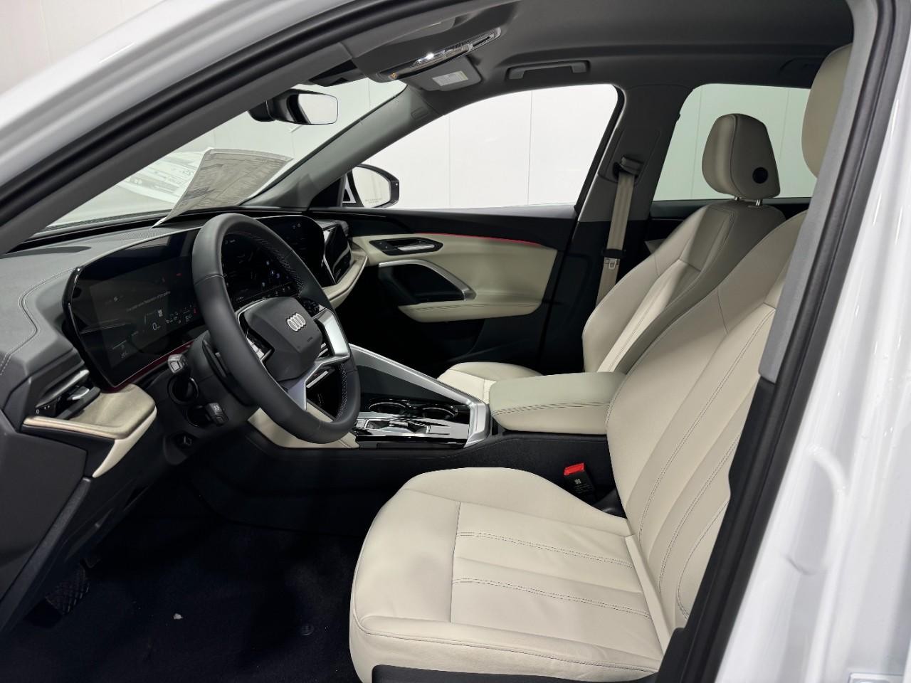 Audi Q5 Vehicle Full-screen Gallery Image 24