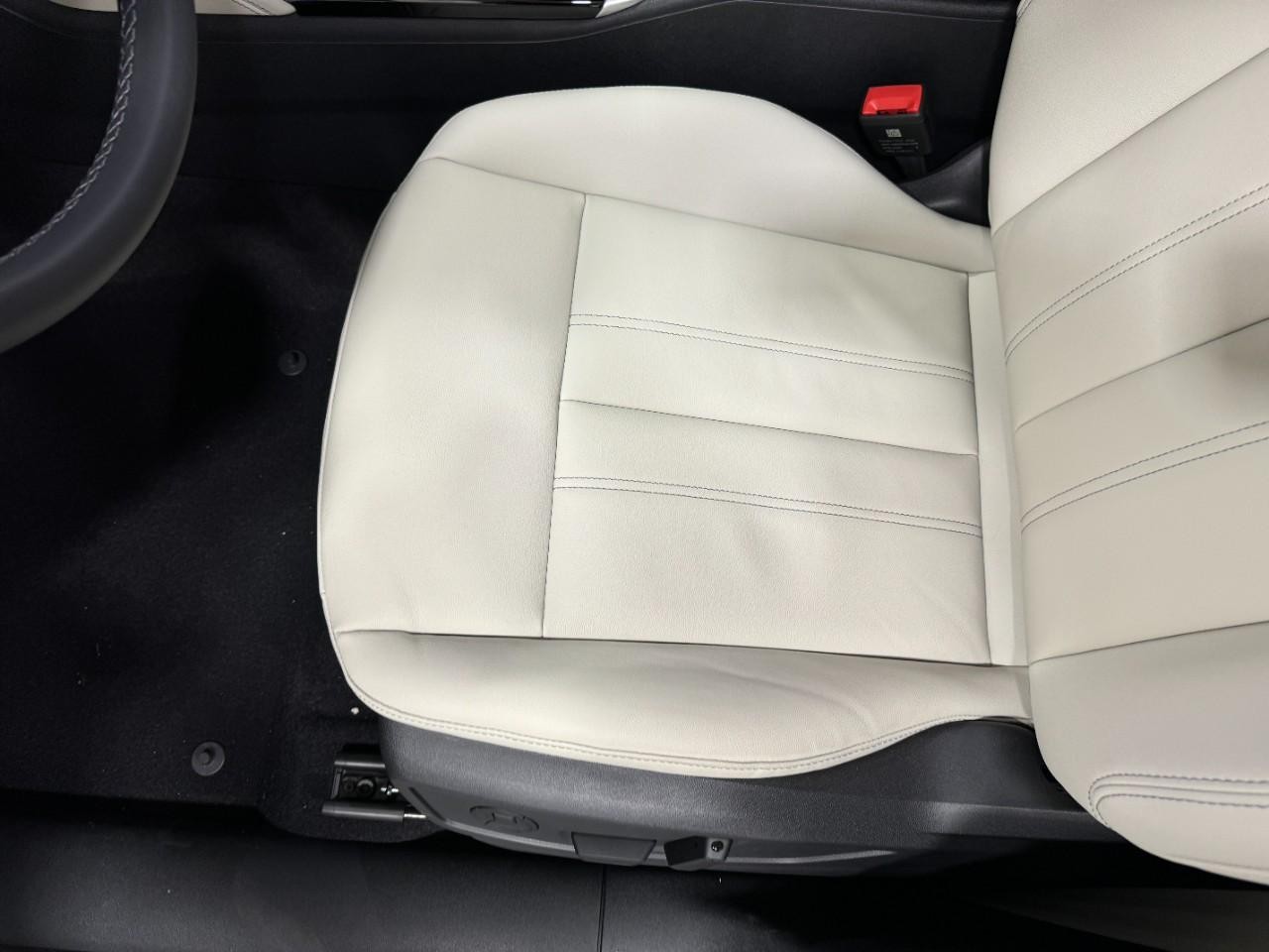 Audi Q5 Vehicle Full-screen Gallery Image 25