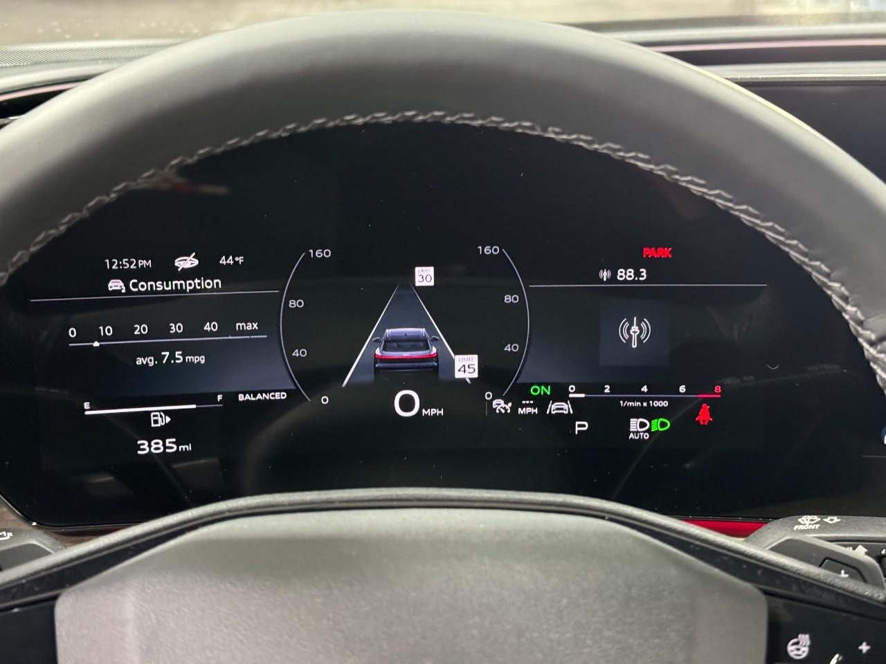 Audi Q5 Vehicle Full-screen Gallery Image 30