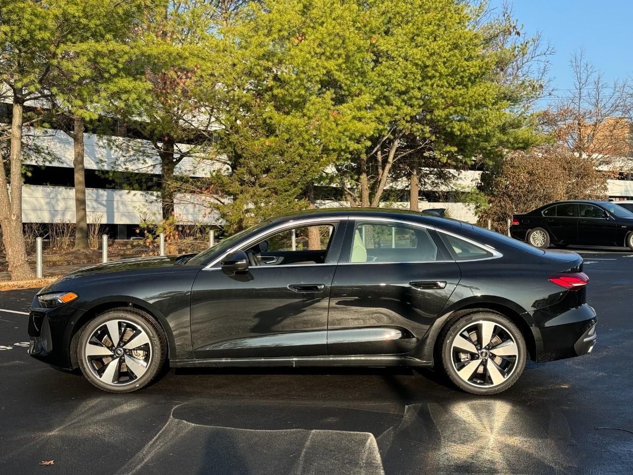 Audi A5 Vehicle Full-screen Gallery Image 2