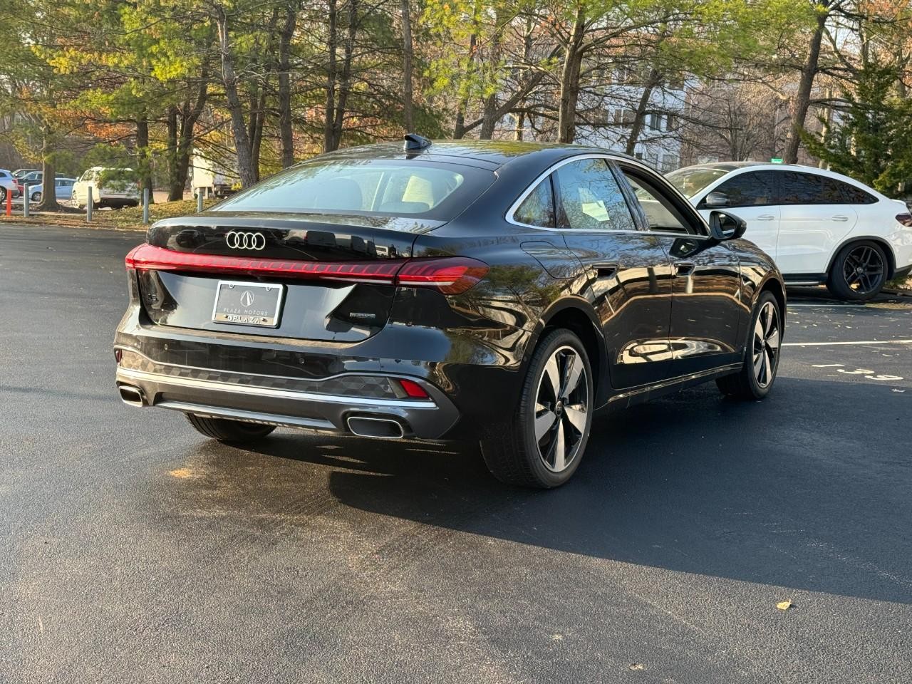 Audi A5 Vehicle Full-screen Gallery Image 4