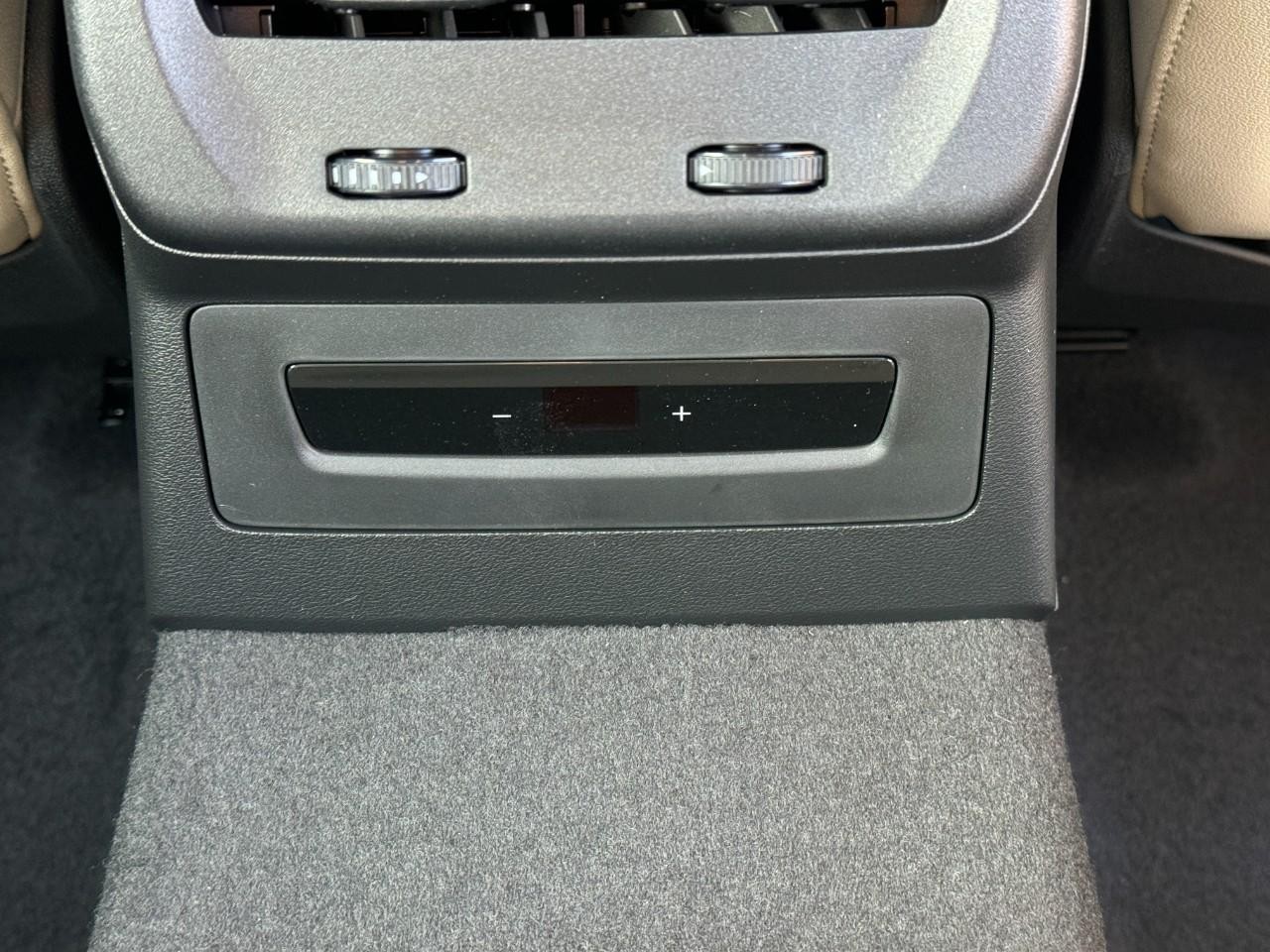 Audi A5 Vehicle Full-screen Gallery Image 11