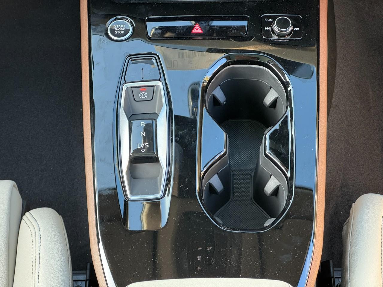 Audi A5 Vehicle Full-screen Gallery Image 16