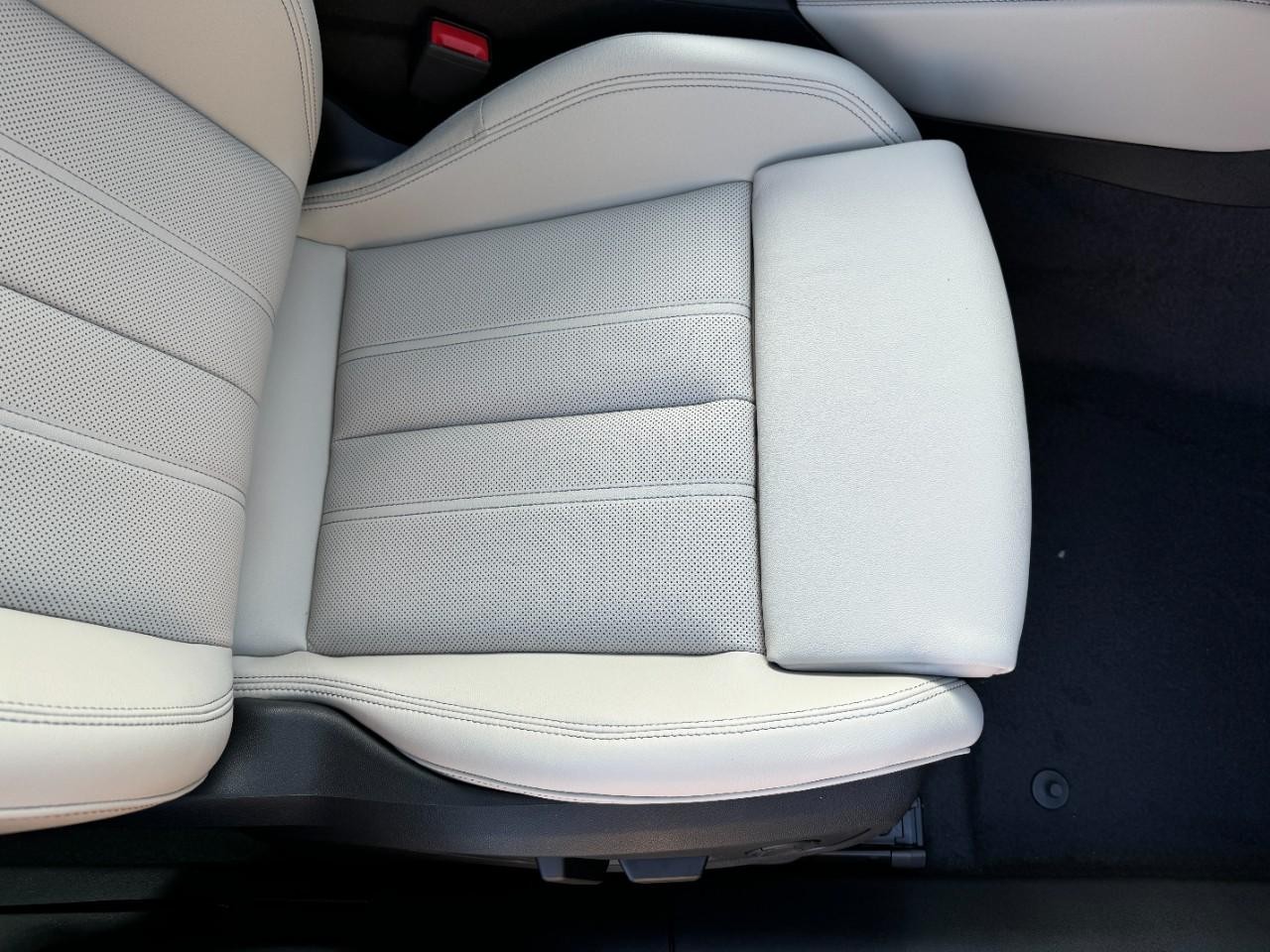 Audi A5 Vehicle Full-screen Gallery Image 19