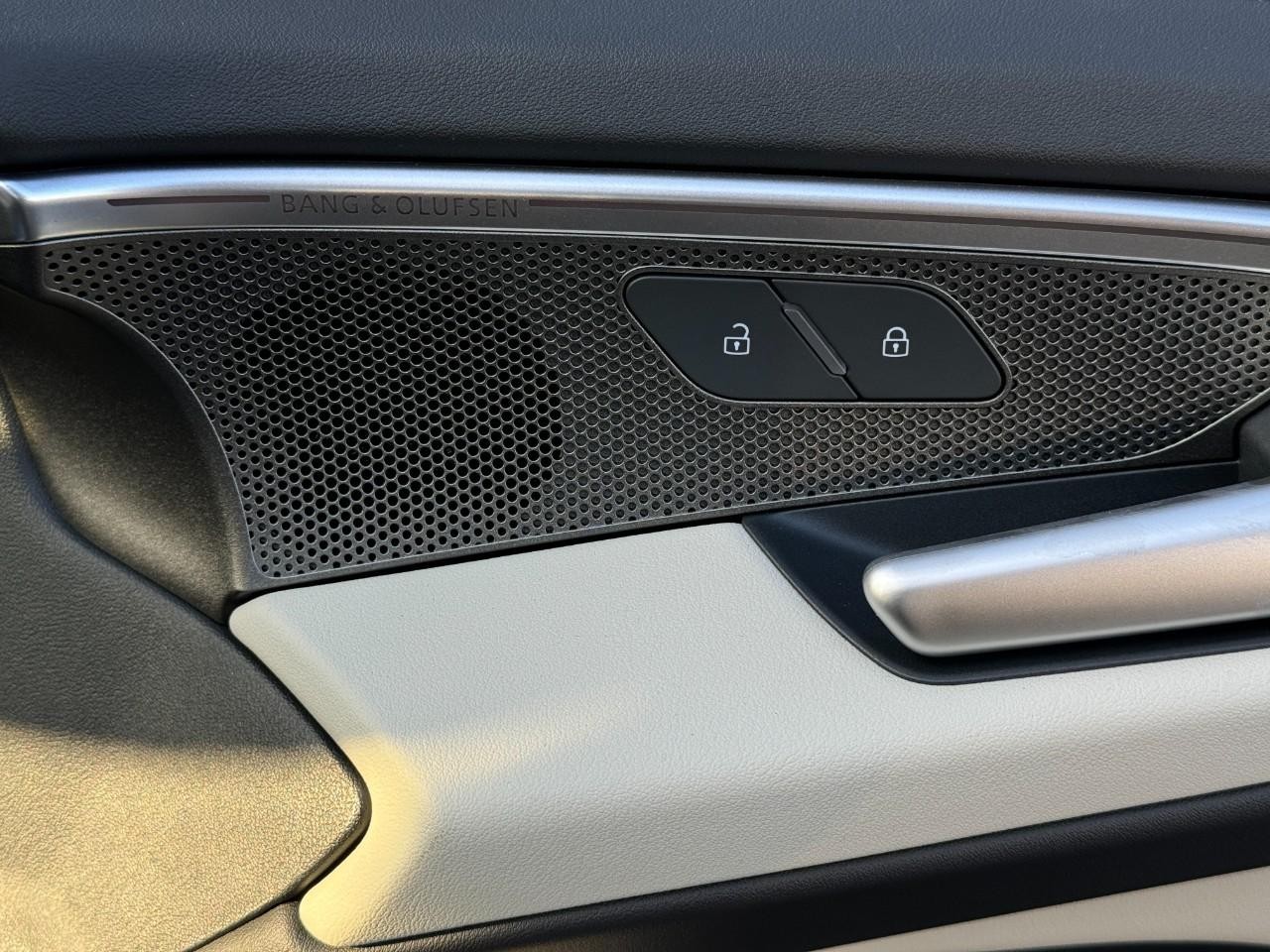 Audi A5 Vehicle Full-screen Gallery Image 21