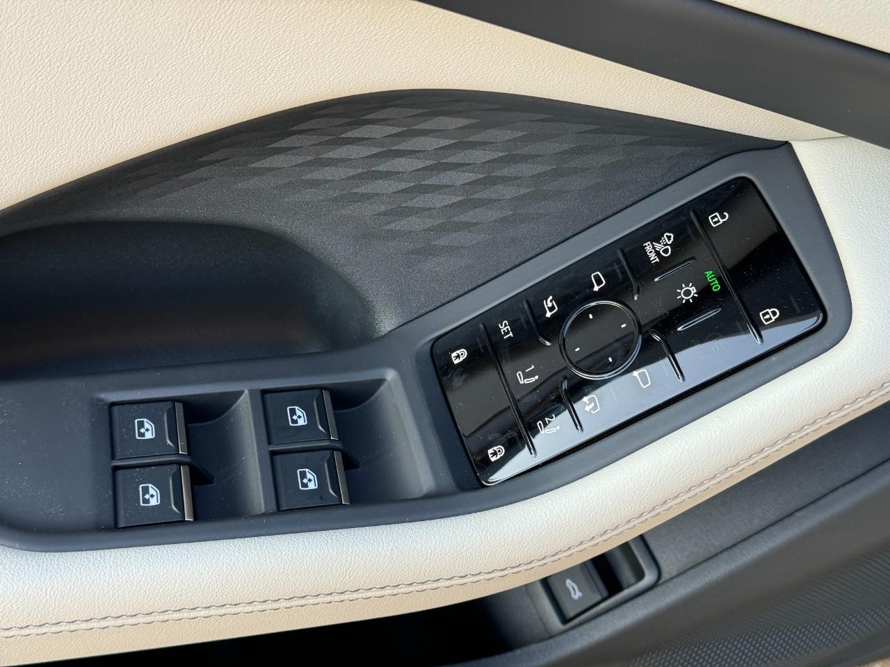 Audi A5 Vehicle Full-screen Gallery Image 23