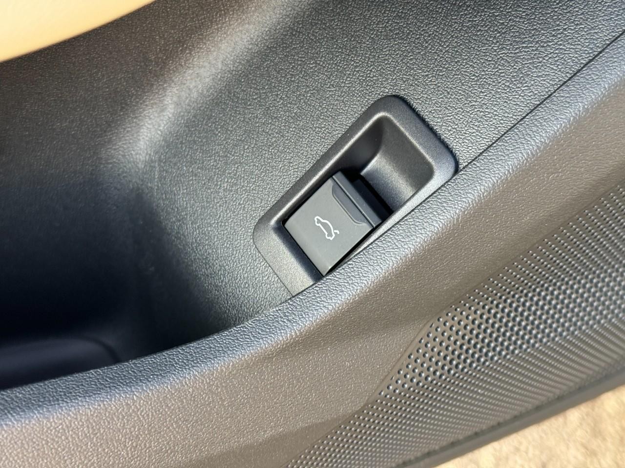 Audi A5 Vehicle Full-screen Gallery Image 24