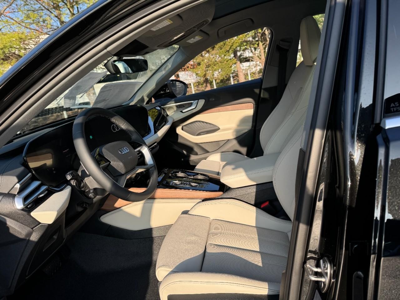 Audi A5 Vehicle Full-screen Gallery Image 25