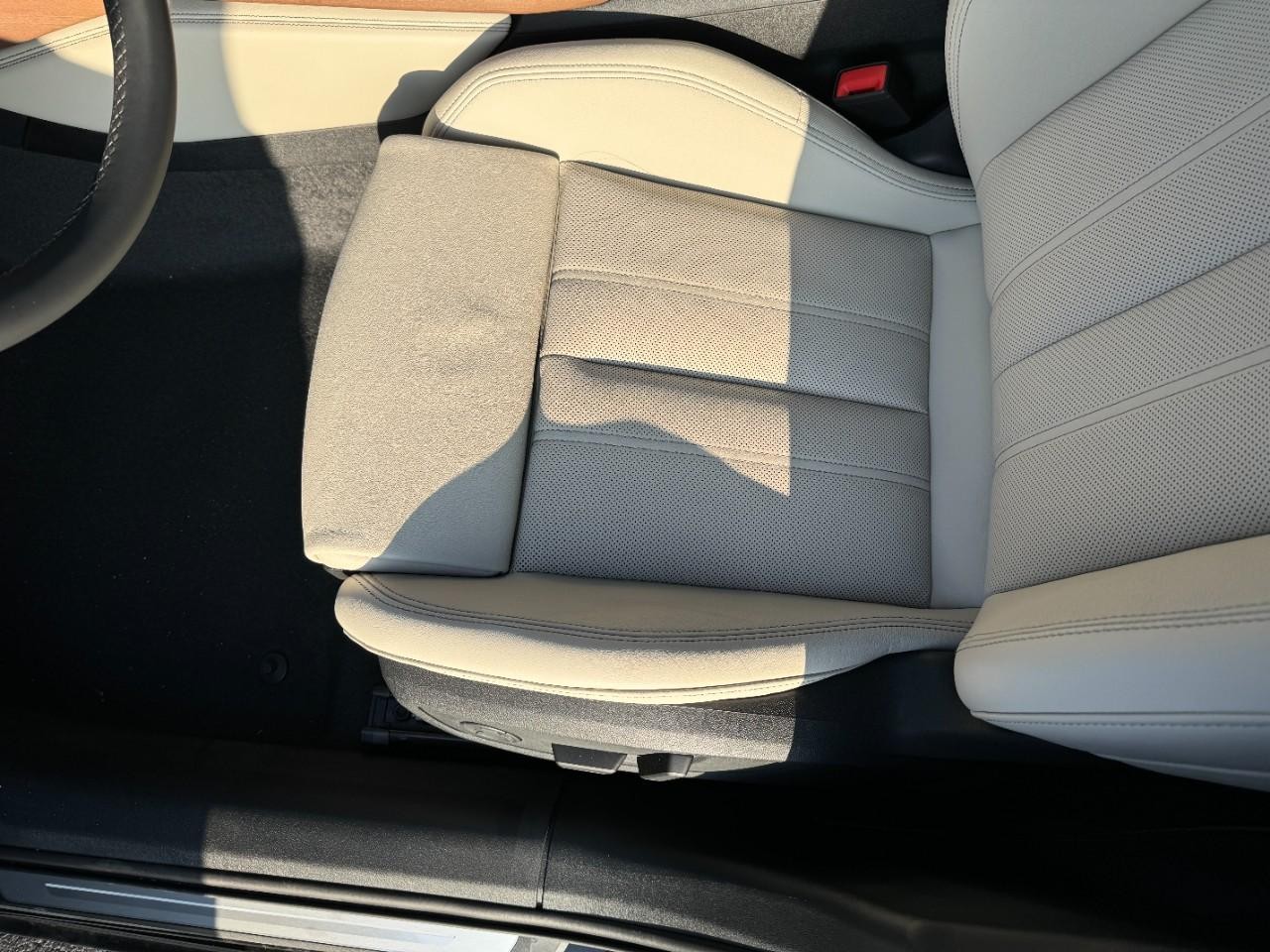 Audi A5 Vehicle Full-screen Gallery Image 26