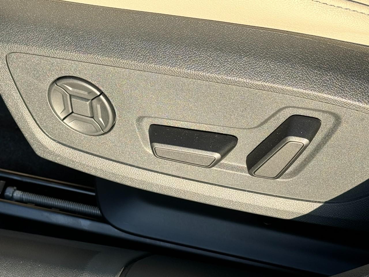 Audi A5 Vehicle Full-screen Gallery Image 27