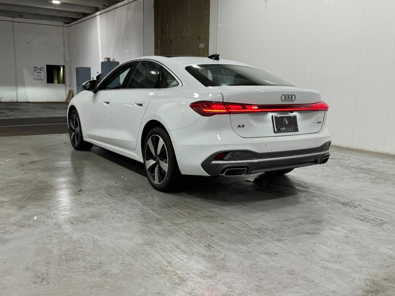 Audi A5 Vehicle Full-screen Gallery Image 3