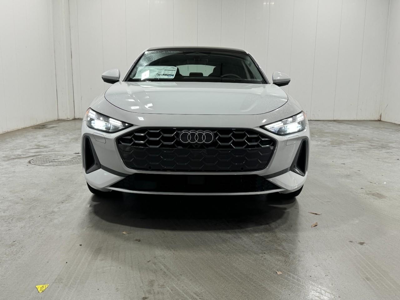 Audi A5 Vehicle Full-screen Gallery Image 7