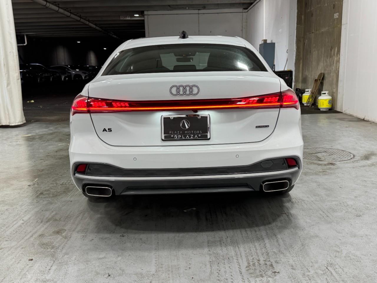 Audi A5 Vehicle Full-screen Gallery Image 9